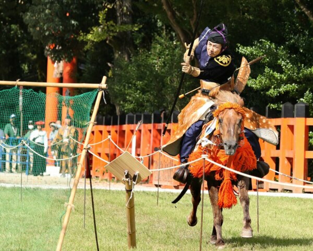 Kasagake at kamigamo shrine in kita ward, kyoto city. an archer shoots ...