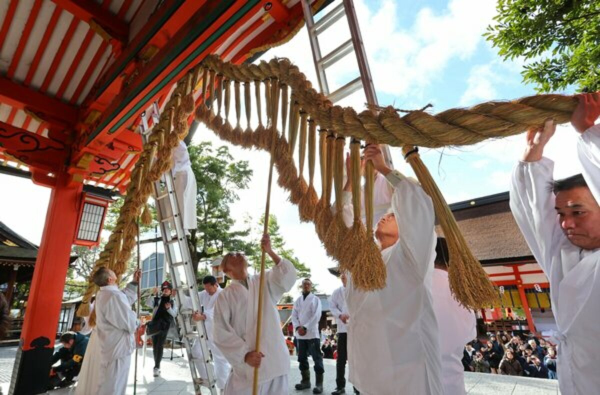 Shrine Rope A giant shimenawa rope appears at fushimi inari taisha shrine in kyoto ...